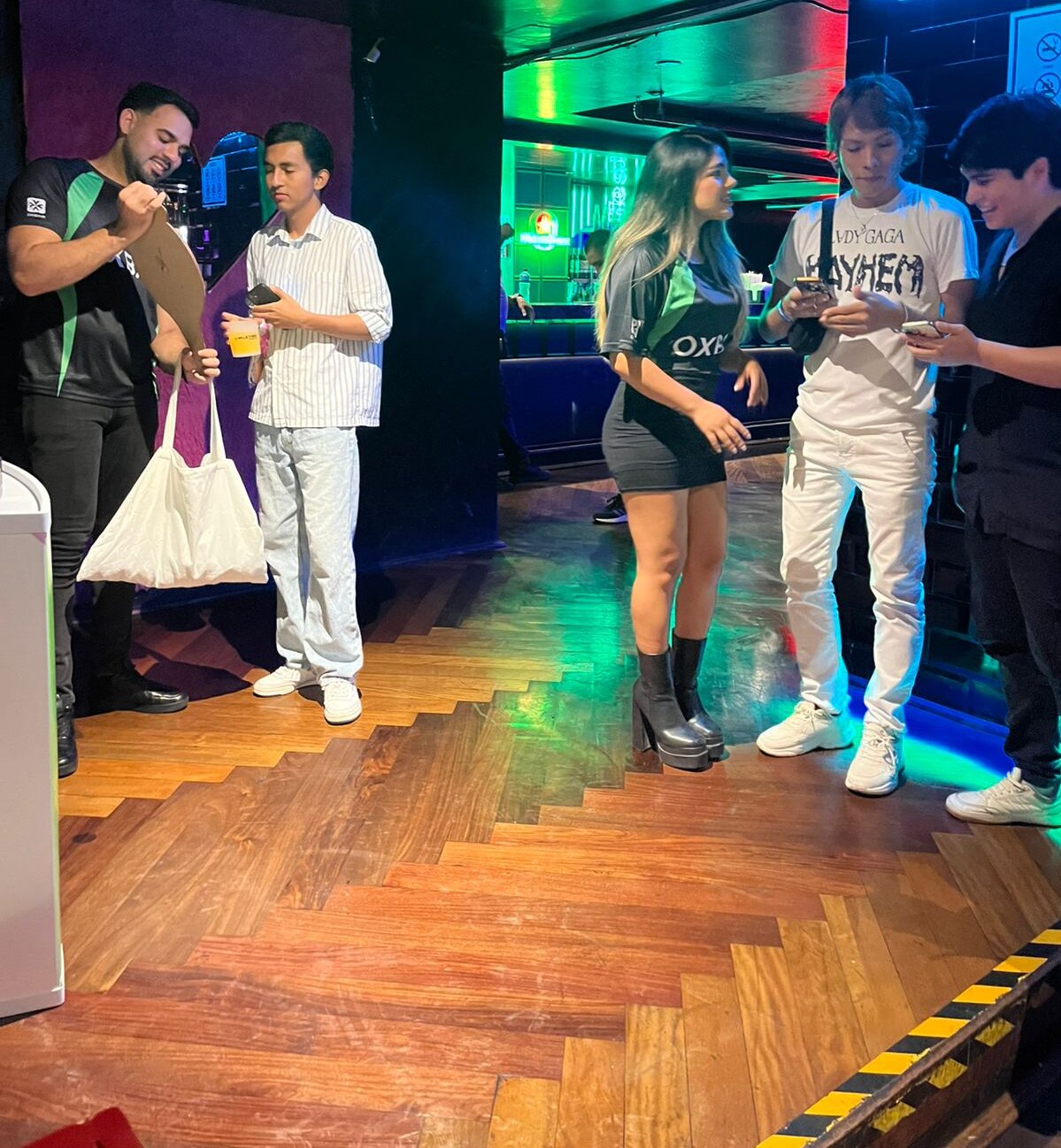 OXBAR Lights Up Lima with “Paint Me in Colour”